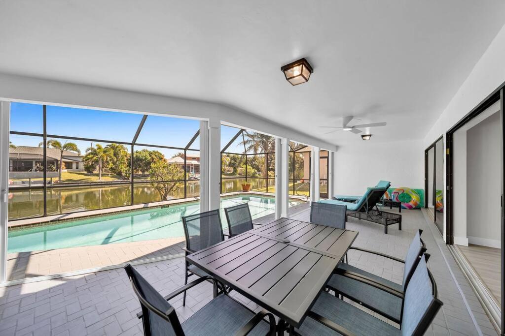 Luxury Waterfront Haven In Cape Coral - Dog-Friendly Escape With Private Pool Villa Exteriör bild